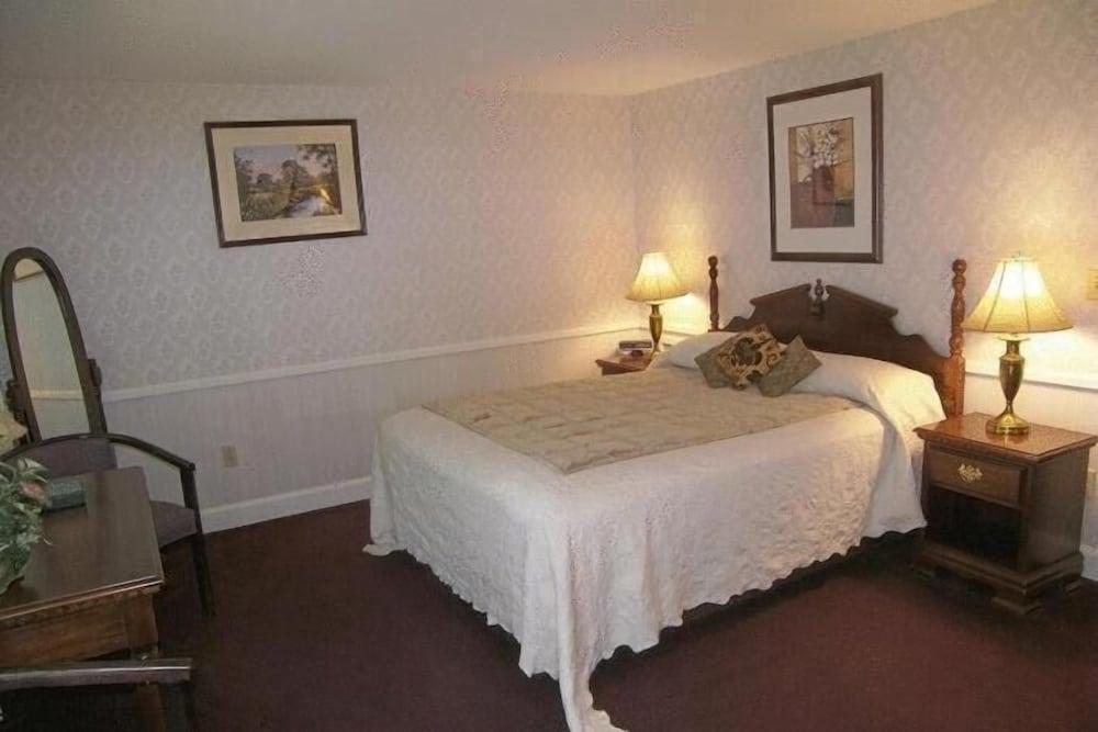 Cedar Crest Inn