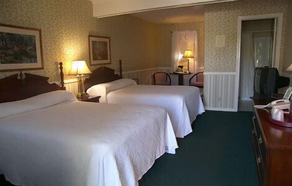 Cedar Crest Inn