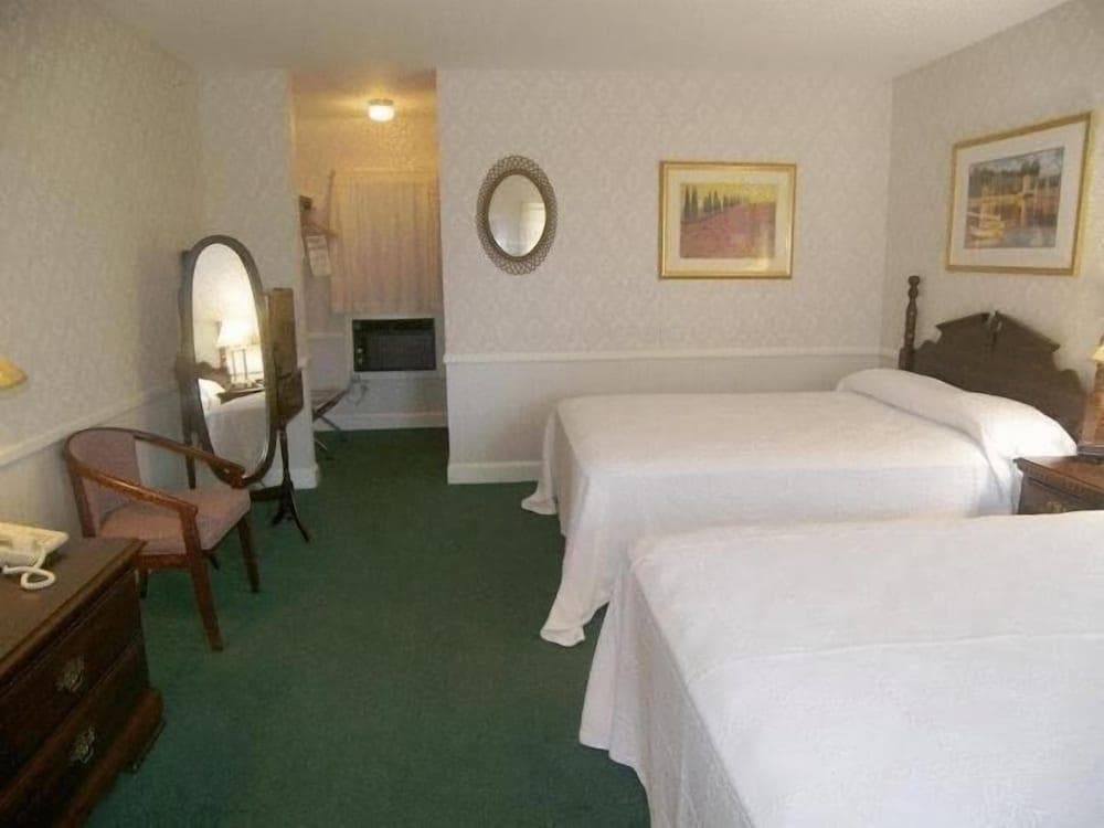 Cedar Crest Inn