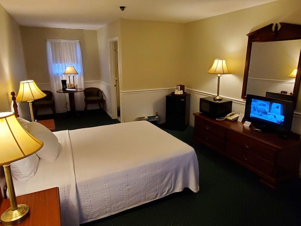 Cedar Crest Inn