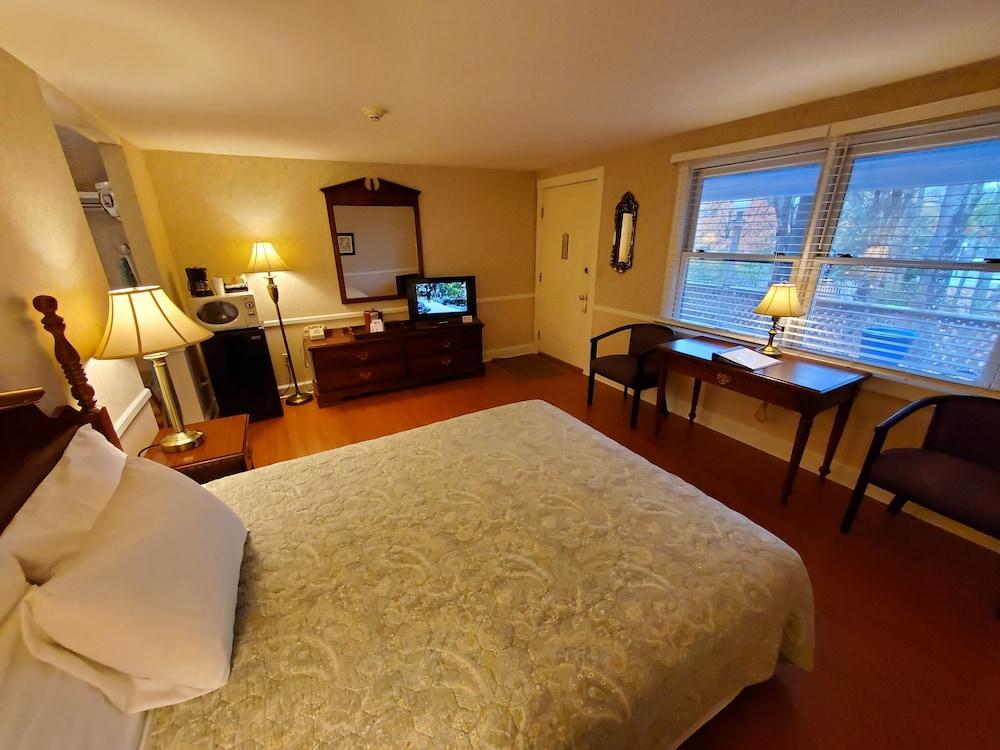Cedar Crest Inn