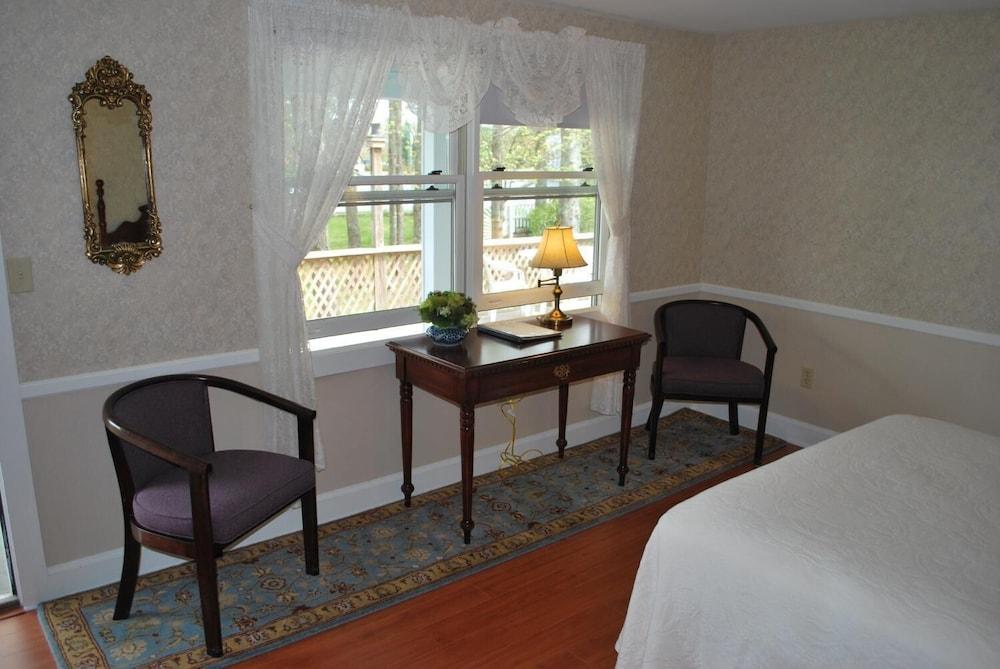 Cedar Crest Inn