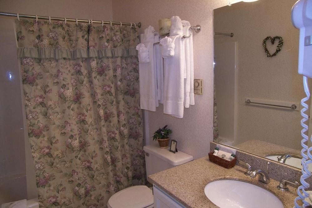 Cedar Crest Inn