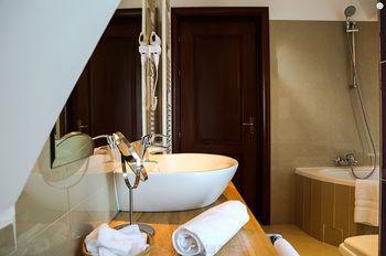 Oblique - Forest & Spa