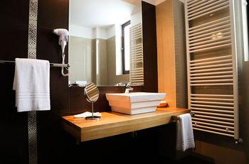 Oblique - Forest & Spa