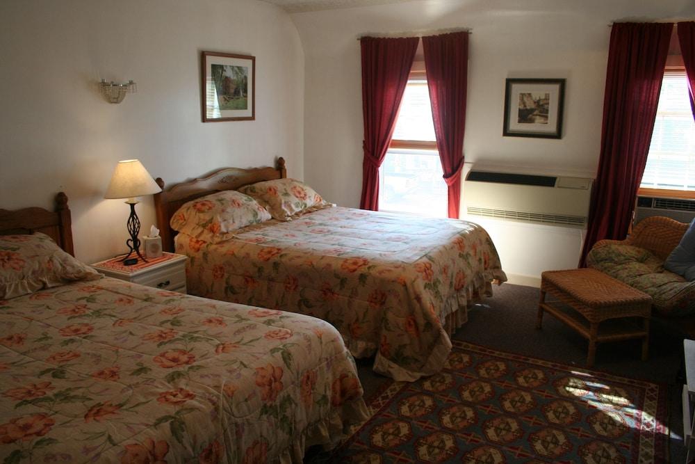 Hayden Creek Inn