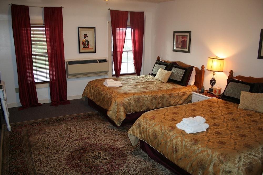 Hayden Creek Inn