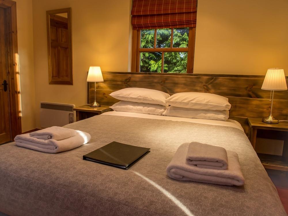 Oak Tree Inn