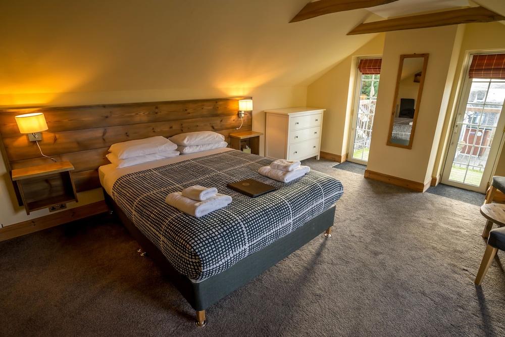 Oak Tree Inn
