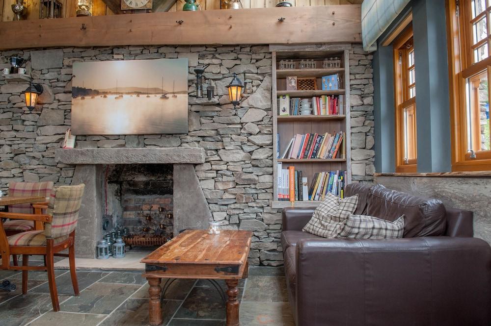 Oak Tree Inn
