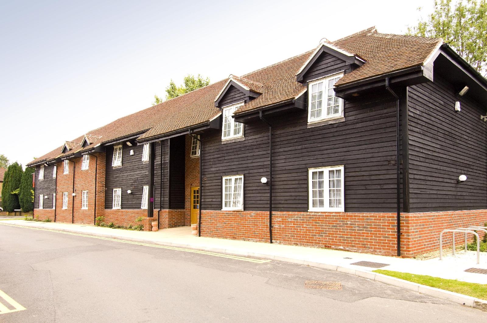 Premier Inn Woking West (A324)