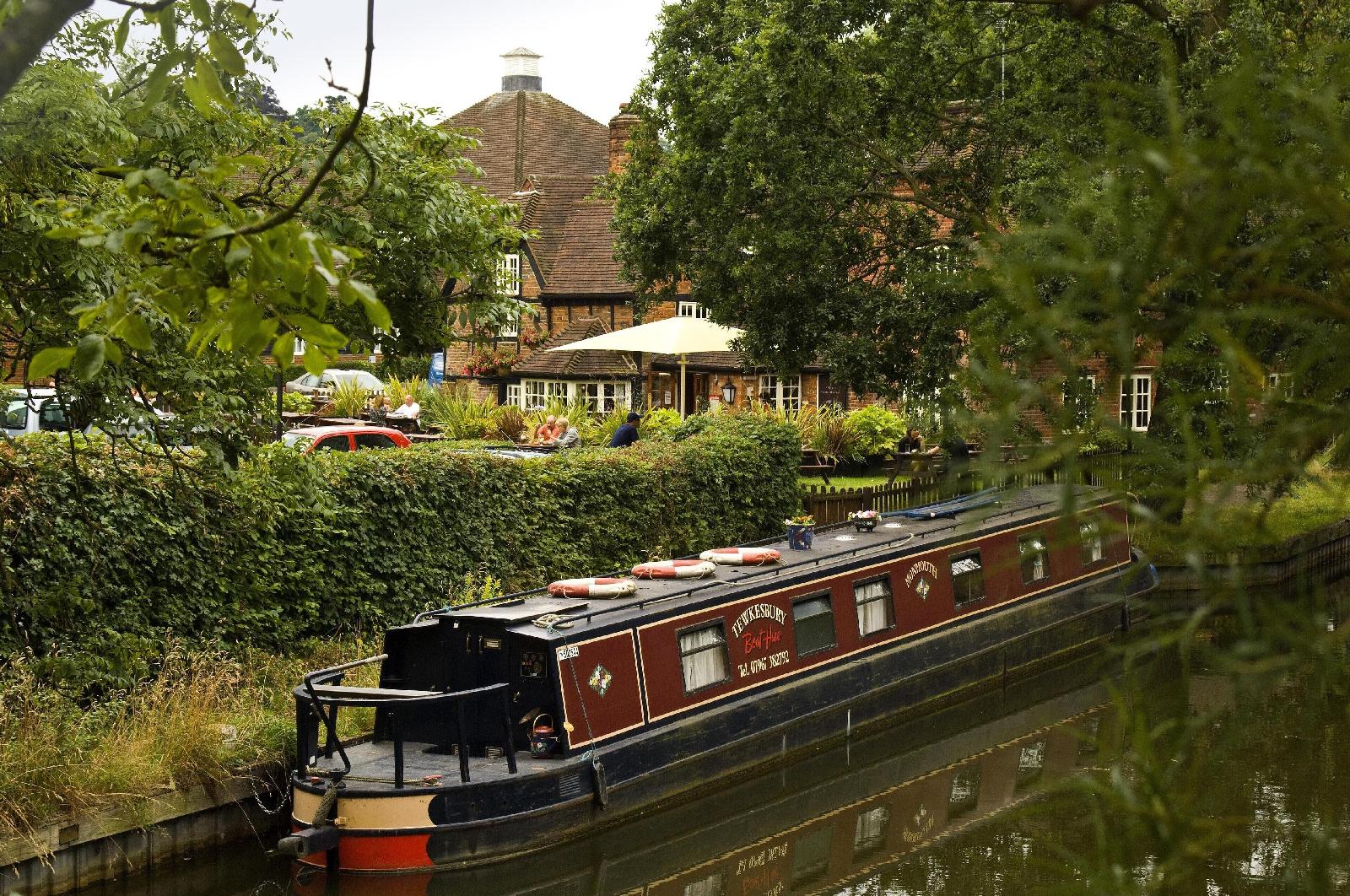 Premier Inn Woking West (A324)