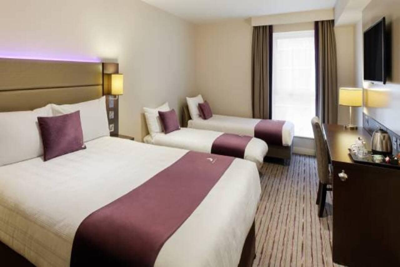 Premier Inn Woking West (A324)
