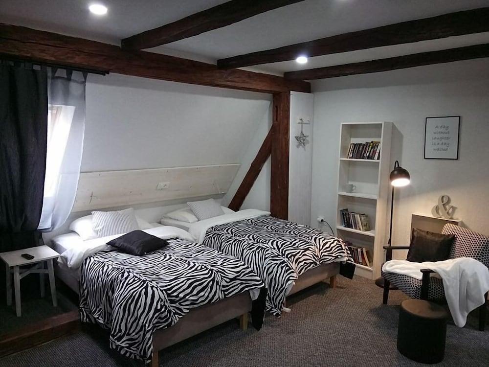 Maksimilian Guesthouse