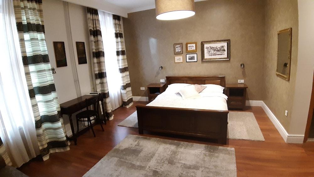 Maksimilian Guesthouse