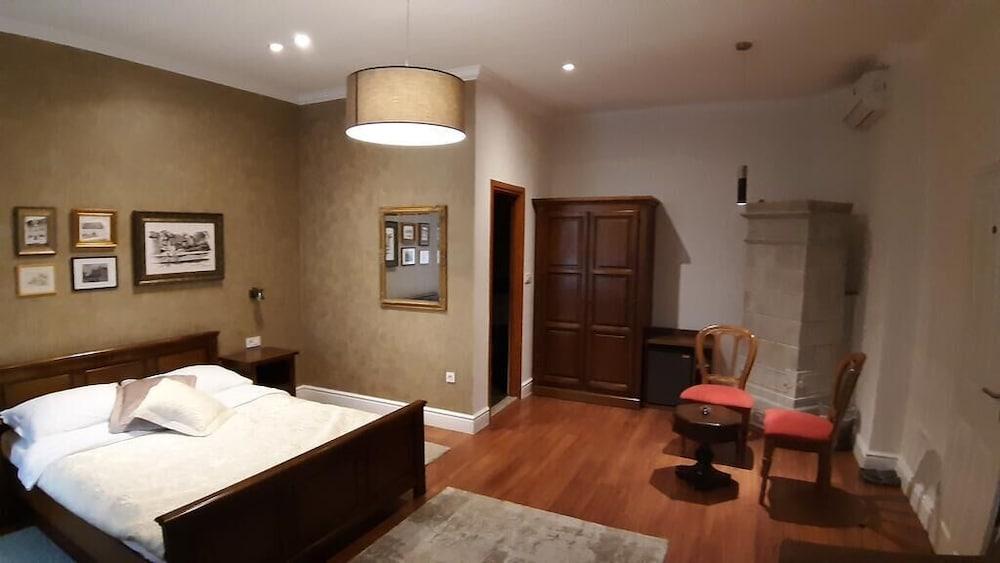 Maksimilian Guesthouse