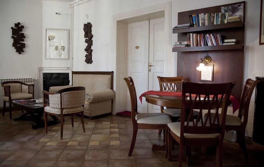 Maksimilian Guesthouse