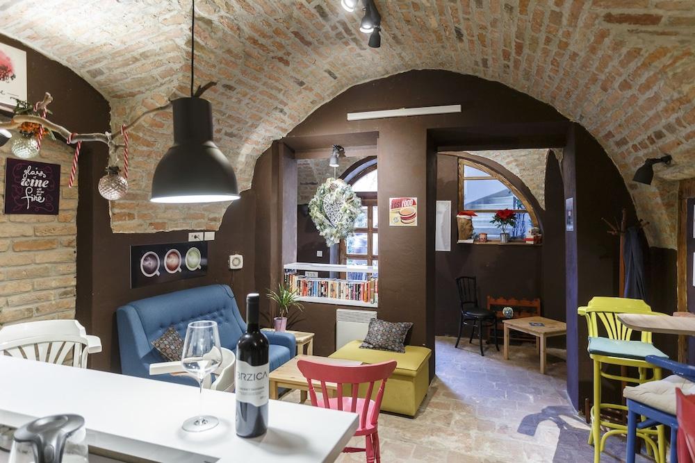 Maksimilian Guesthouse