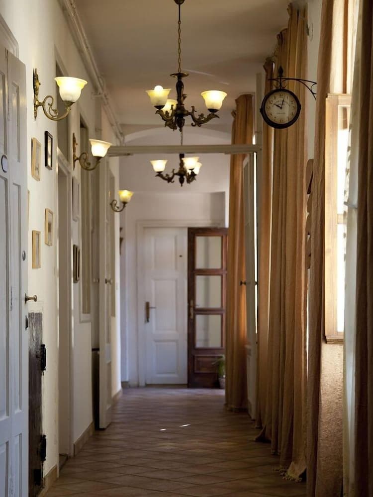 Maksimilian Guesthouse