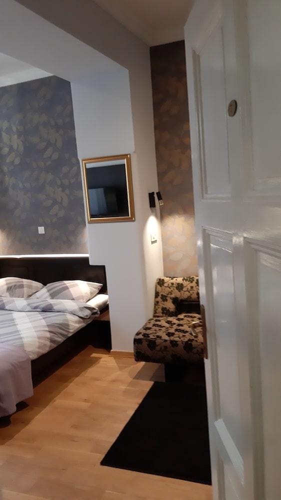 Maksimilian Guesthouse