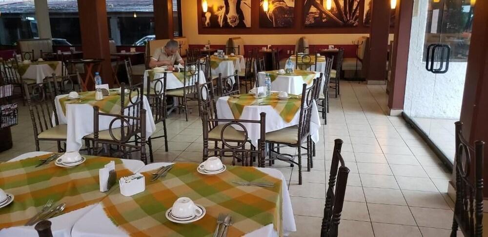 Hotel El Rancho
