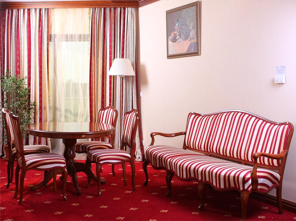 Nadezhda Hotel