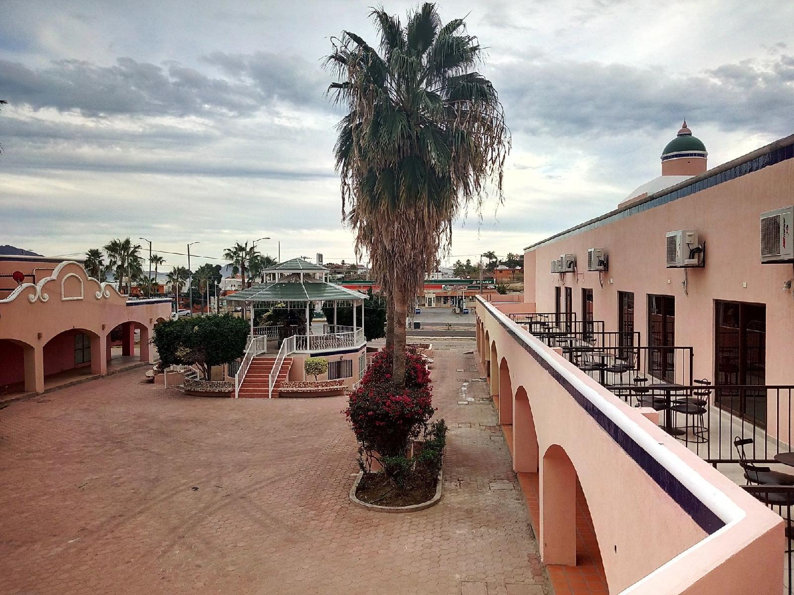 Los Jitos Hotel & Suites