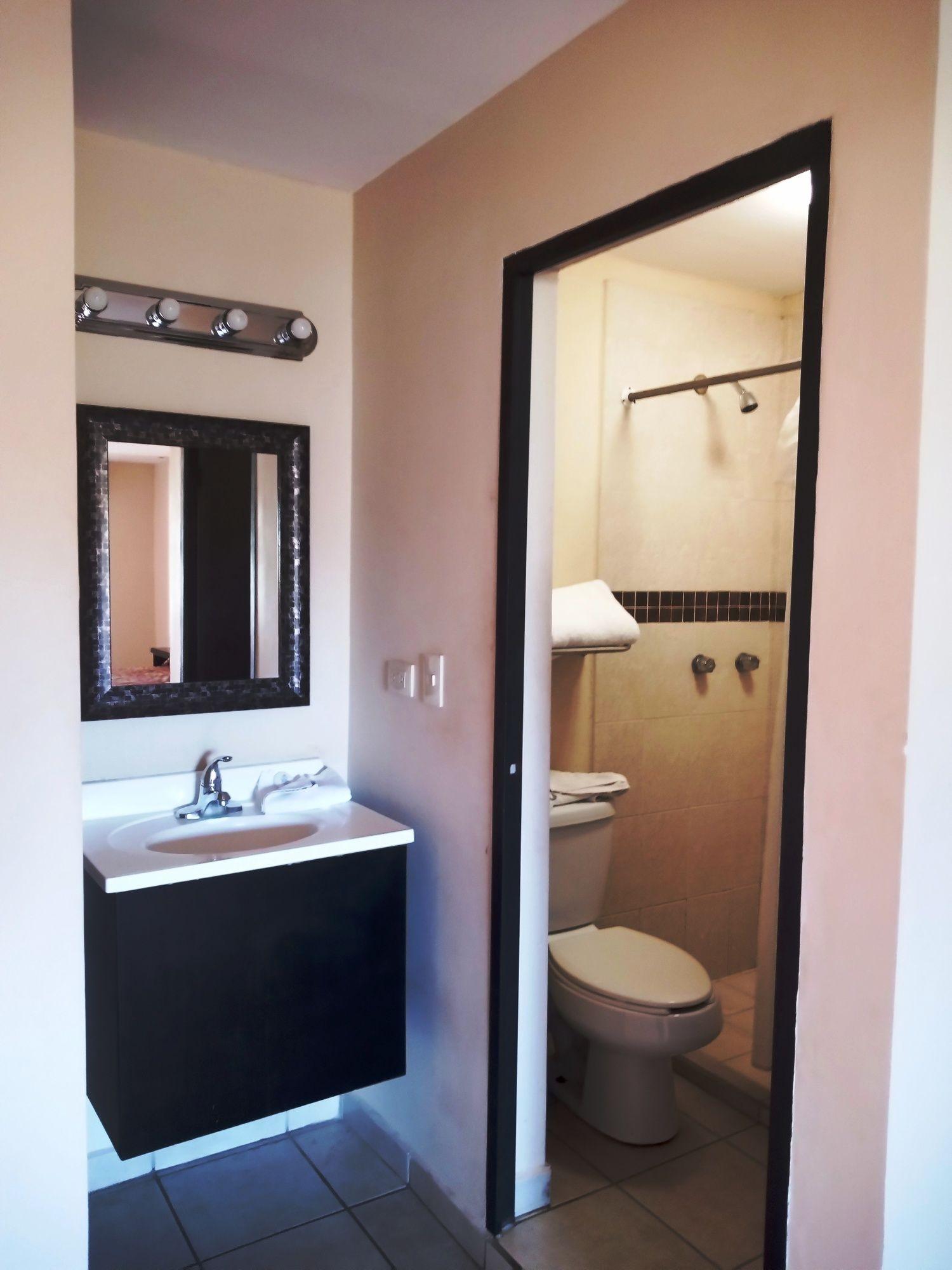 Los Jitos Hotel & Suites