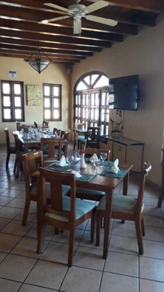 Pez Vela Hotel Ejecutivo