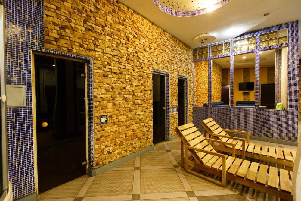 Aragon Hotel