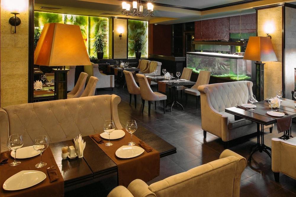 Aragon Hotel