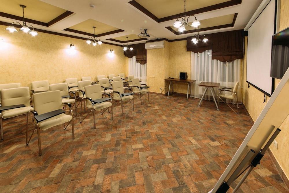 Aragon Hotel