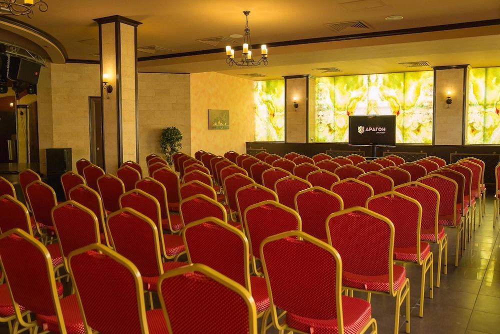 Aragon Hotel