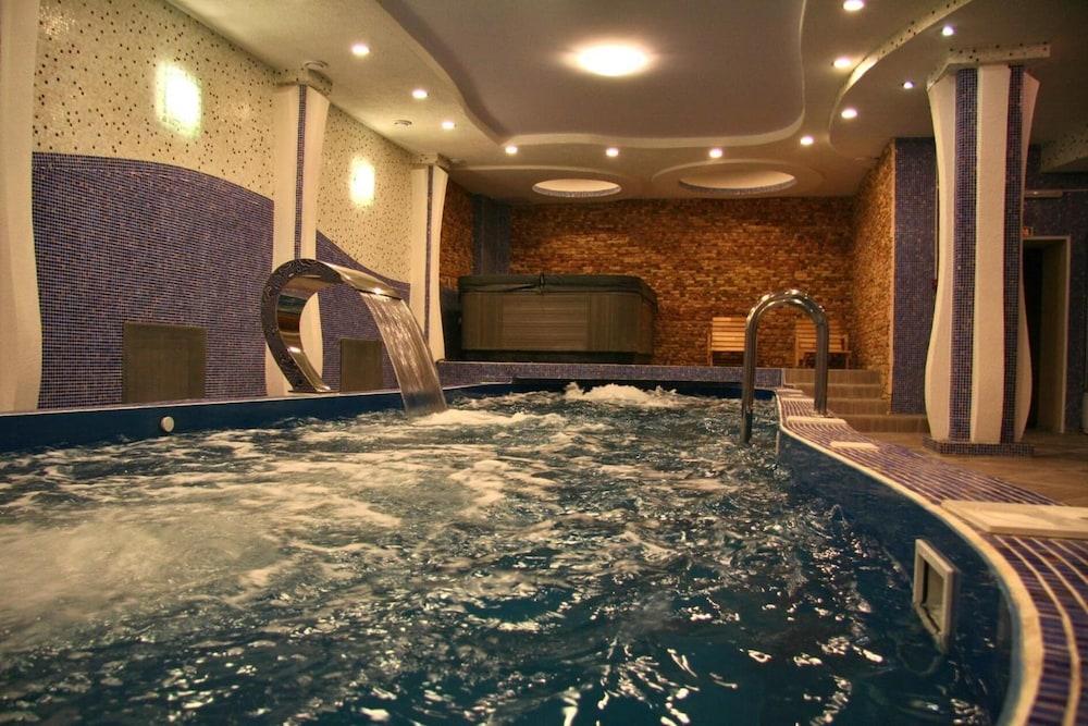 Aragon Hotel