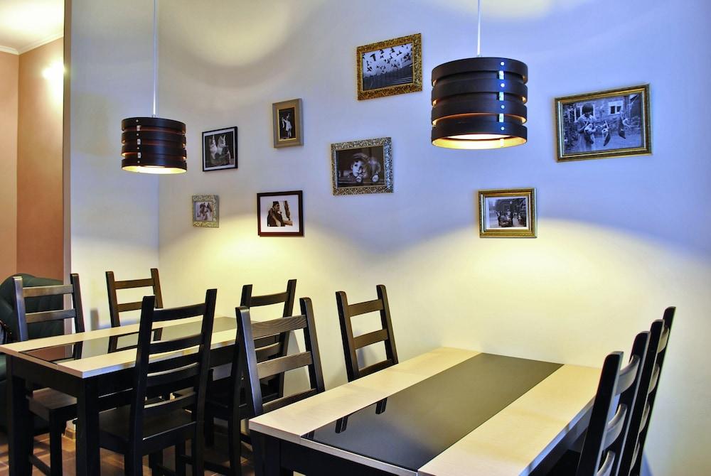 Hotel Apriori