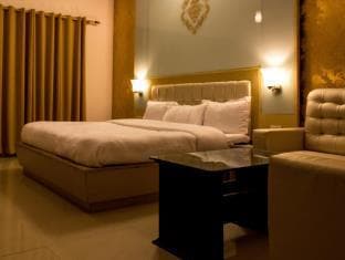Hotel JSR Inn