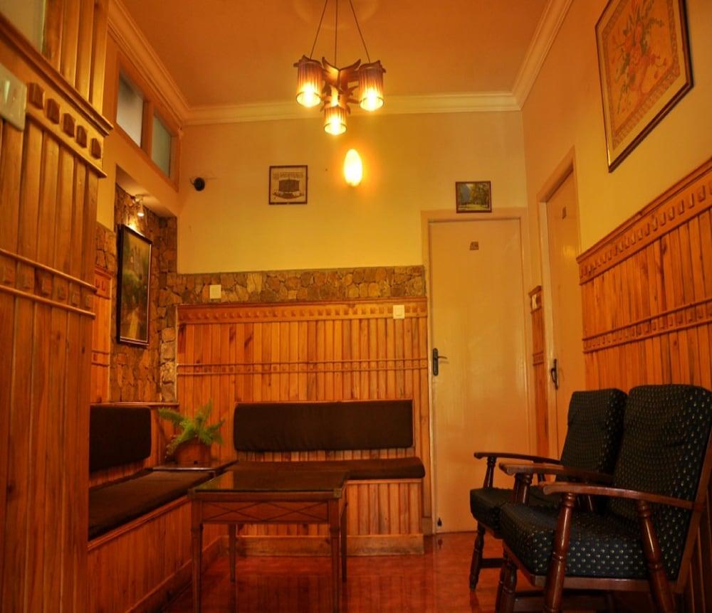 Pine Borough Inn