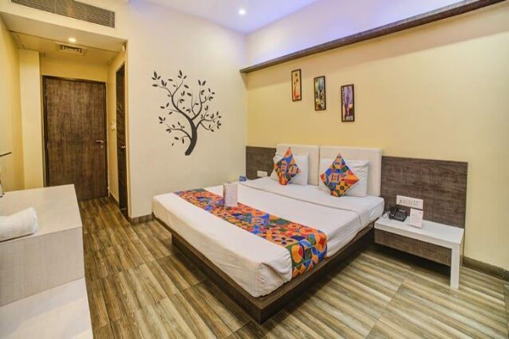Hotel Bee Town