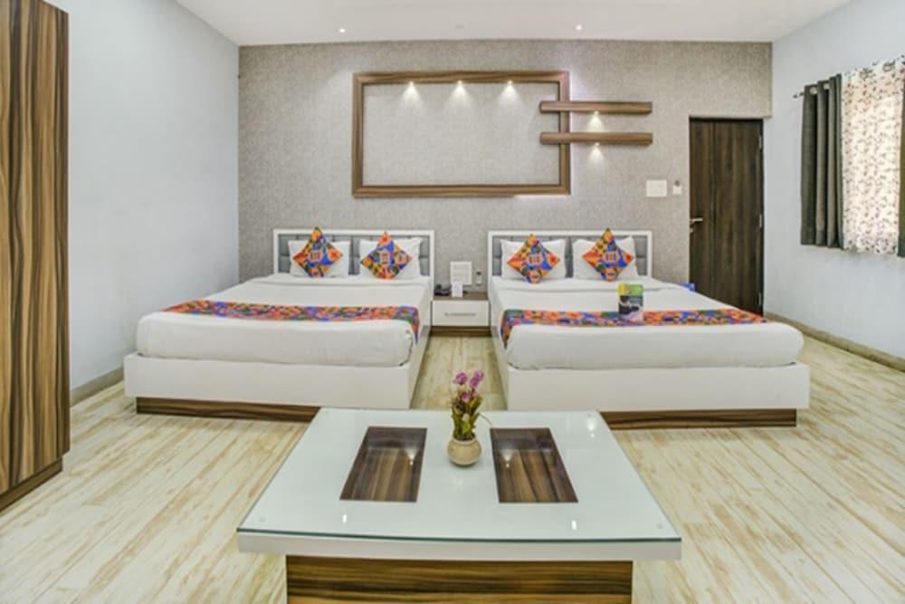 Hotel Bee Town