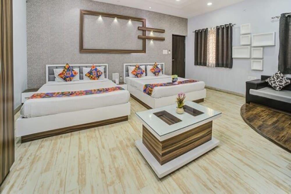 Hotel Bee Town