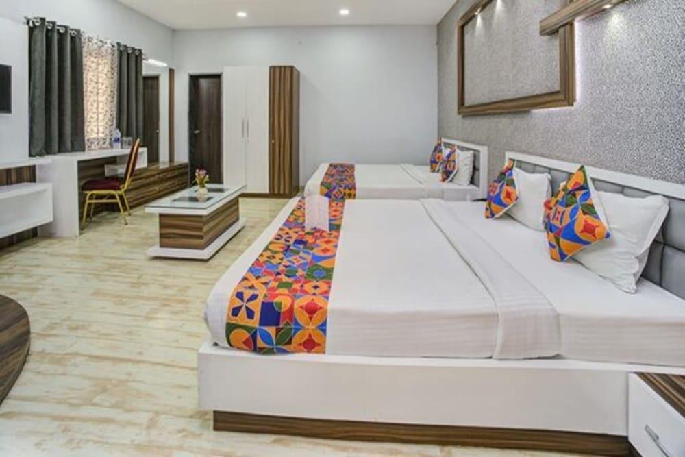Hotel Bee Town