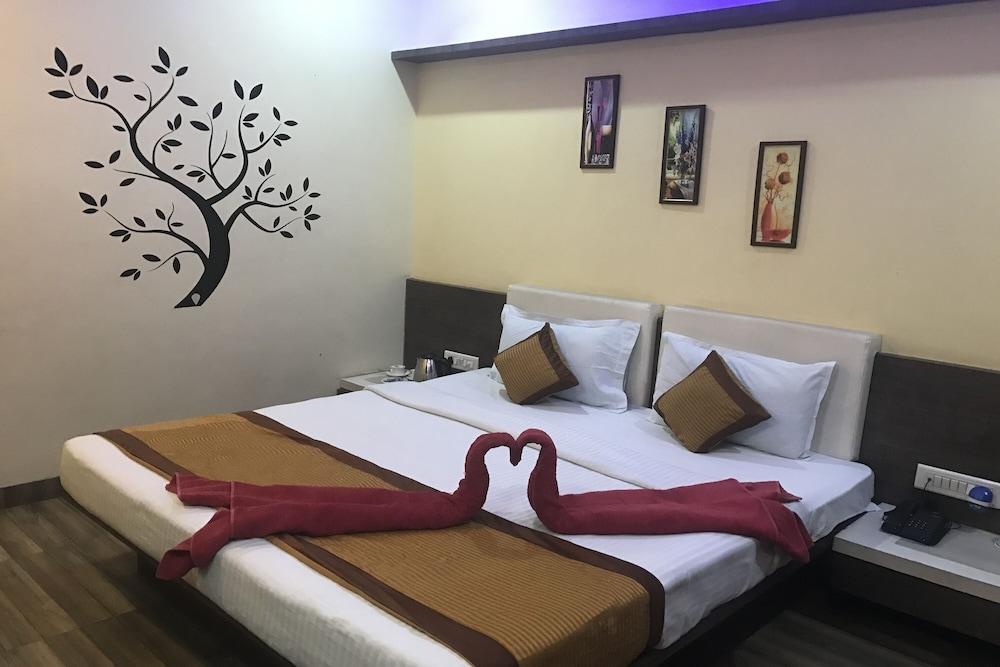 Hotel Bee Town