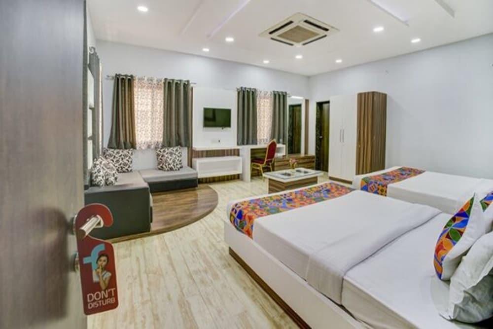 Hotel Bee Town