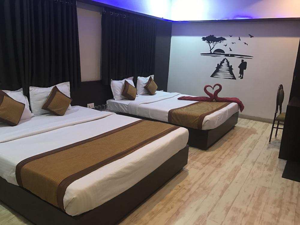 Hotel Bee Town
