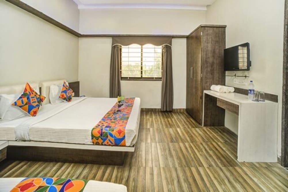 Hotel Bee Town