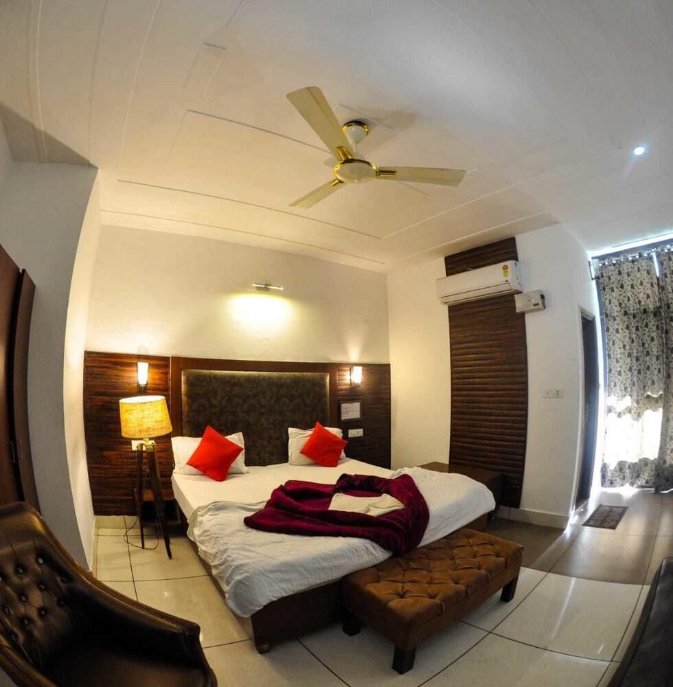 Hotel Kings Retreat