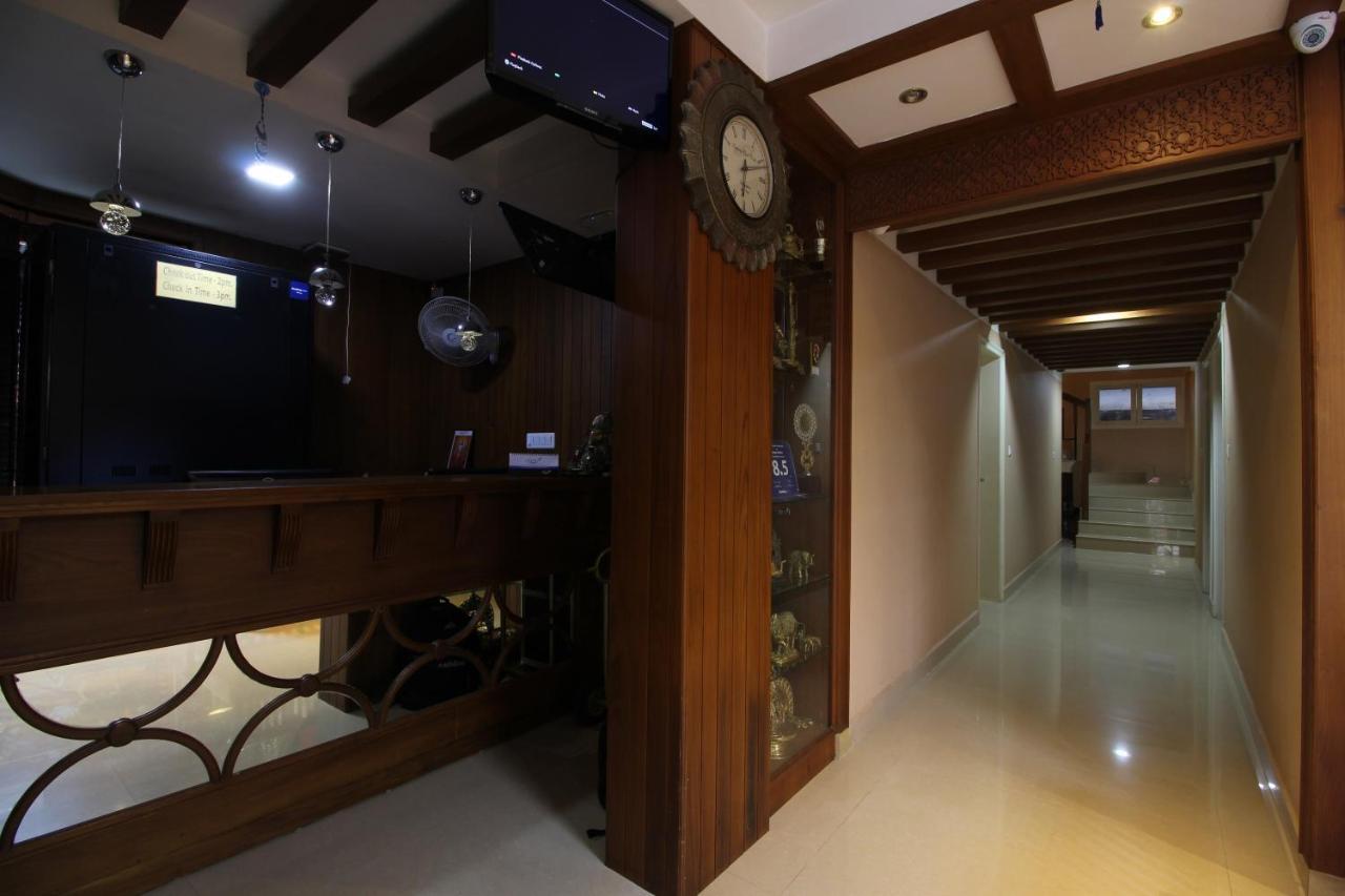 Srivar Hotels