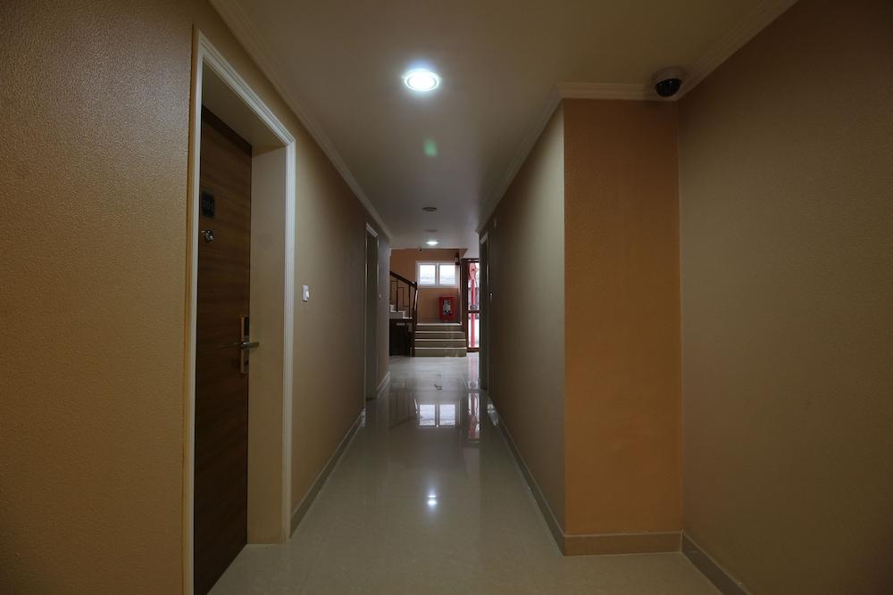 Srivar Hotels