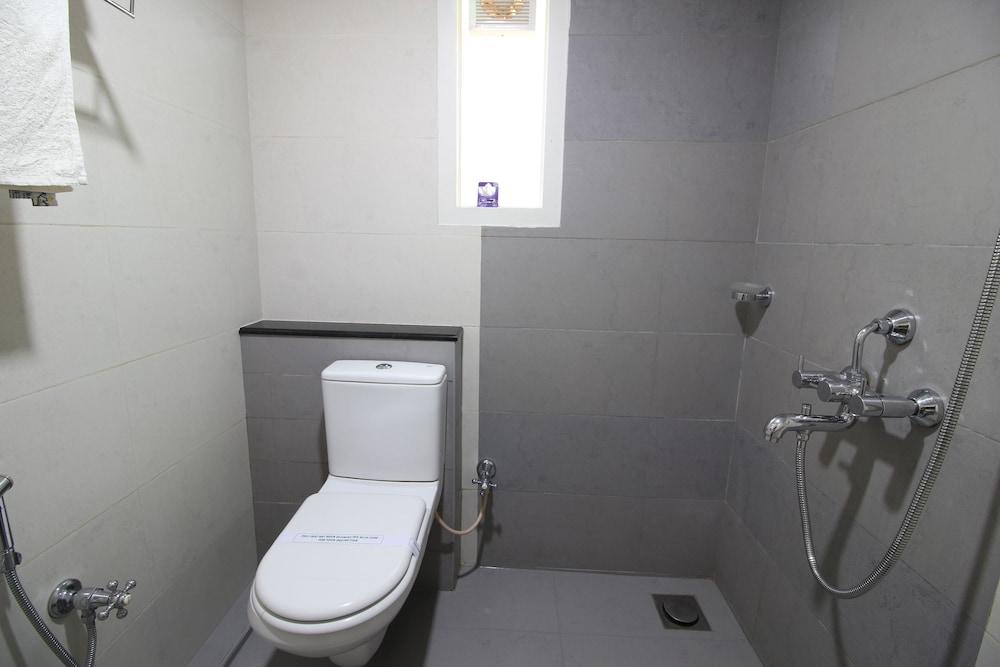 Srivar Hotels
