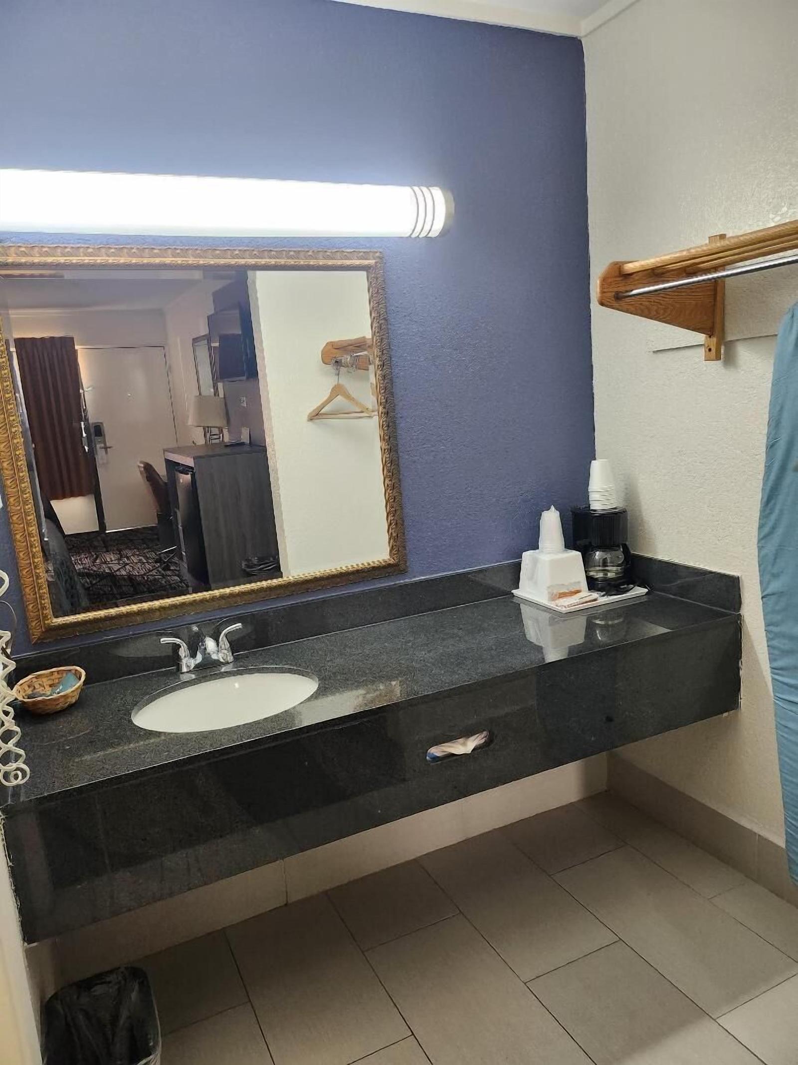 Americas Best Value Inn-Forest